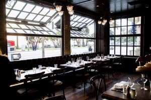 Janela automática de levantamento e dobragem