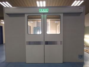Porta deslizante hermética duplamente aberta