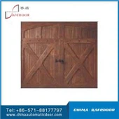 Porta de garagem em madeira maciça